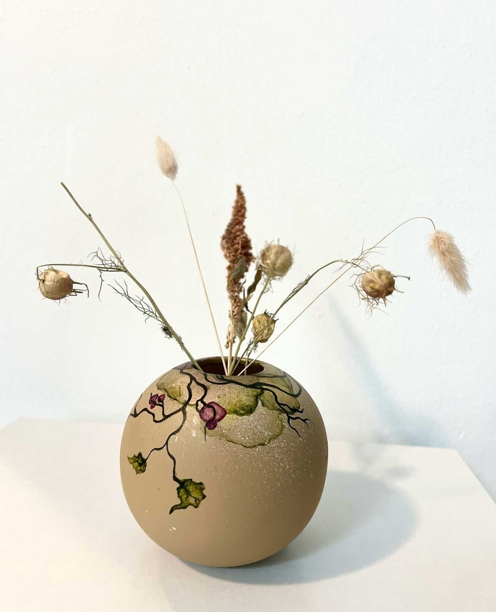 Vase håndmalet med kunst. Unika blomstervase.