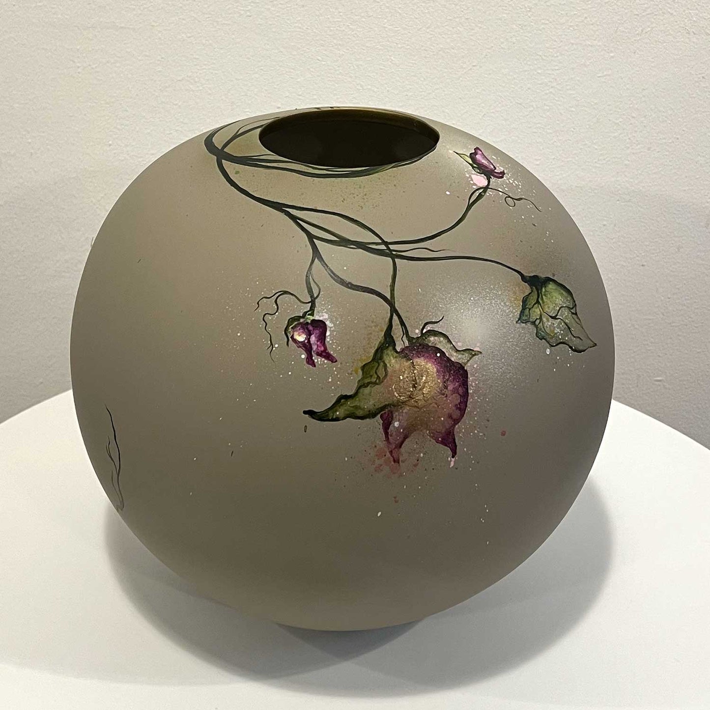 Grå vase 30 cm.