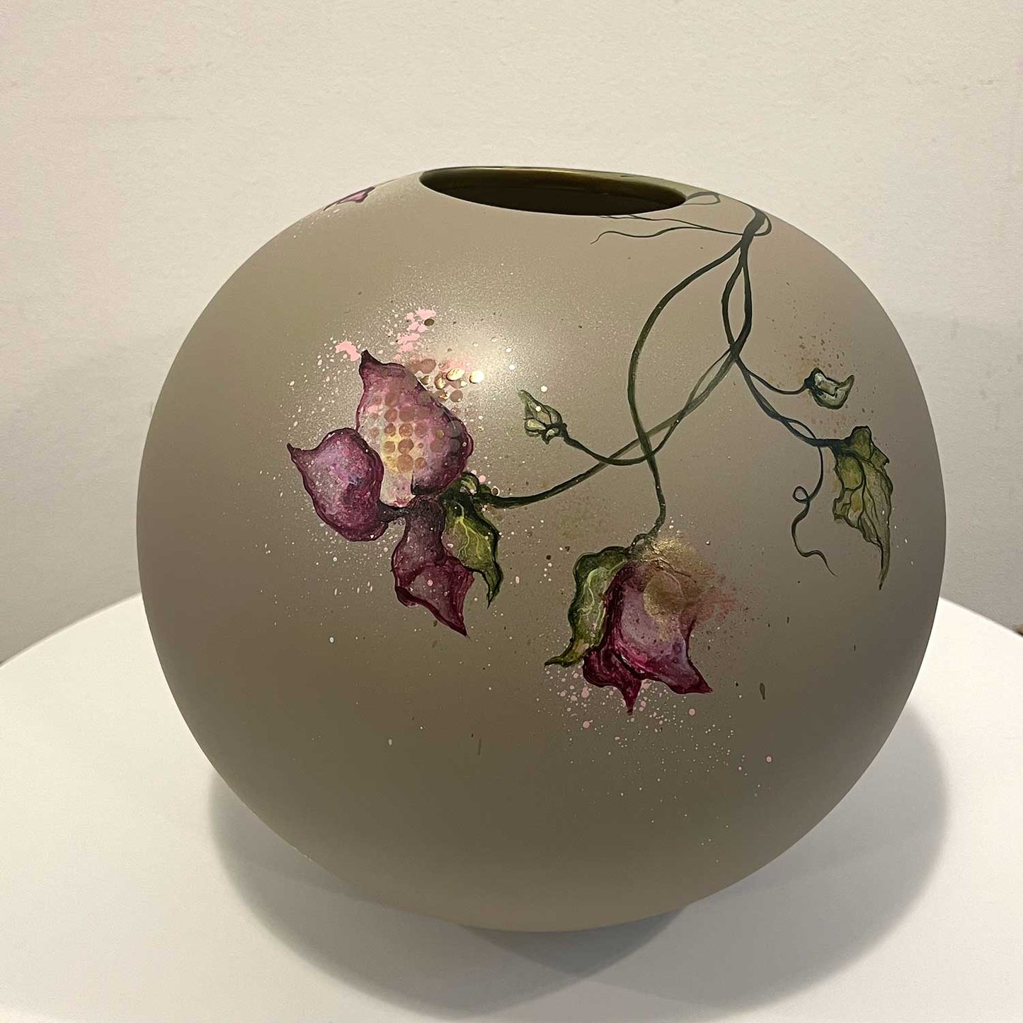 Grå vase 30 cm.