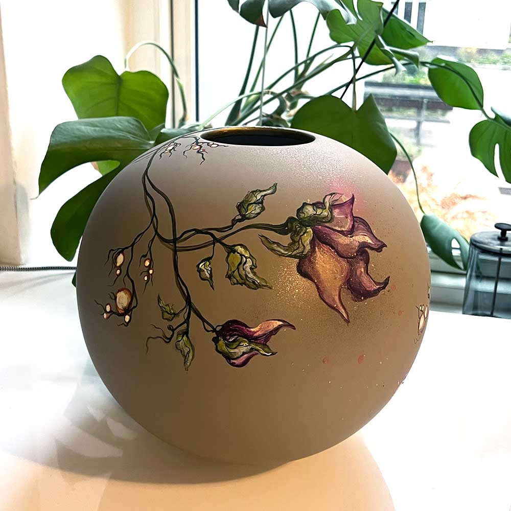 Vase 30 cm. graue handbemalte Glasvase