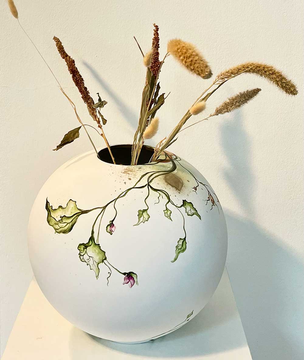 Vase 30 cm. weiße handbemalte Glasvase