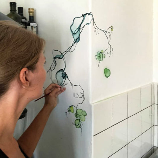 Vægmaleri i køkken af kunstner Rikke Darling