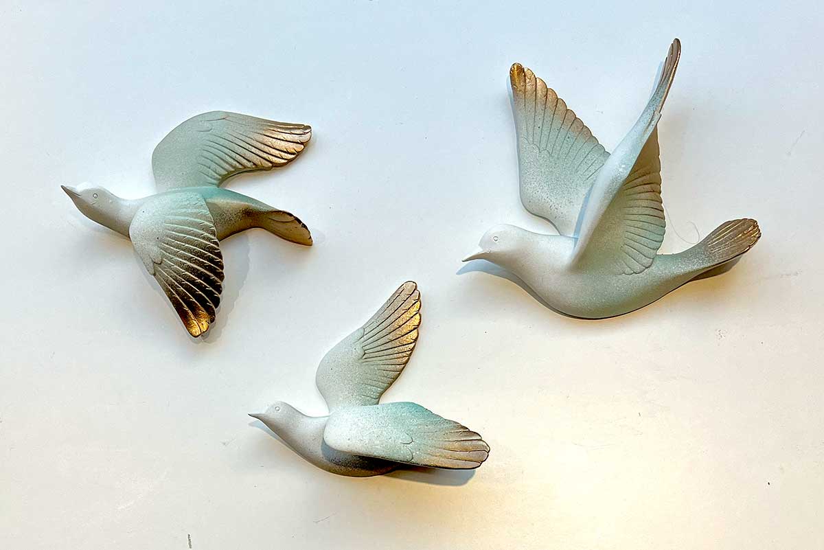 Vægskulptur fugl kunstner Rikke Darling vægkunst