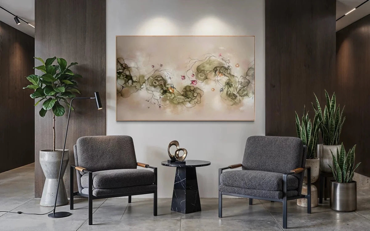 Stort abstrakt maleri med botaniske motiver 110x180 cm i moderne boligindretning af Rikke Darling