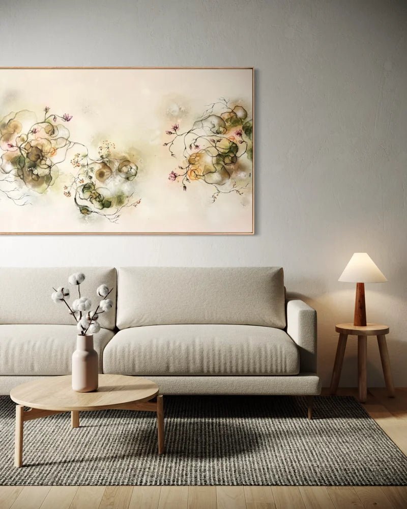 Stort lyst abstrakt maleri 110x180 cm over sofa i lys skandinavisk stue af Rikke Darling