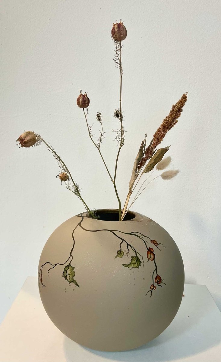 Handbemalte runde Vase 20 cm – graue Keramikvase