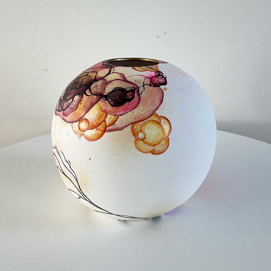 Håndmalet vase af Rikke Darling