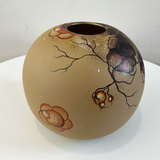 Vase med abstrakt kunst af Rikke Darling
