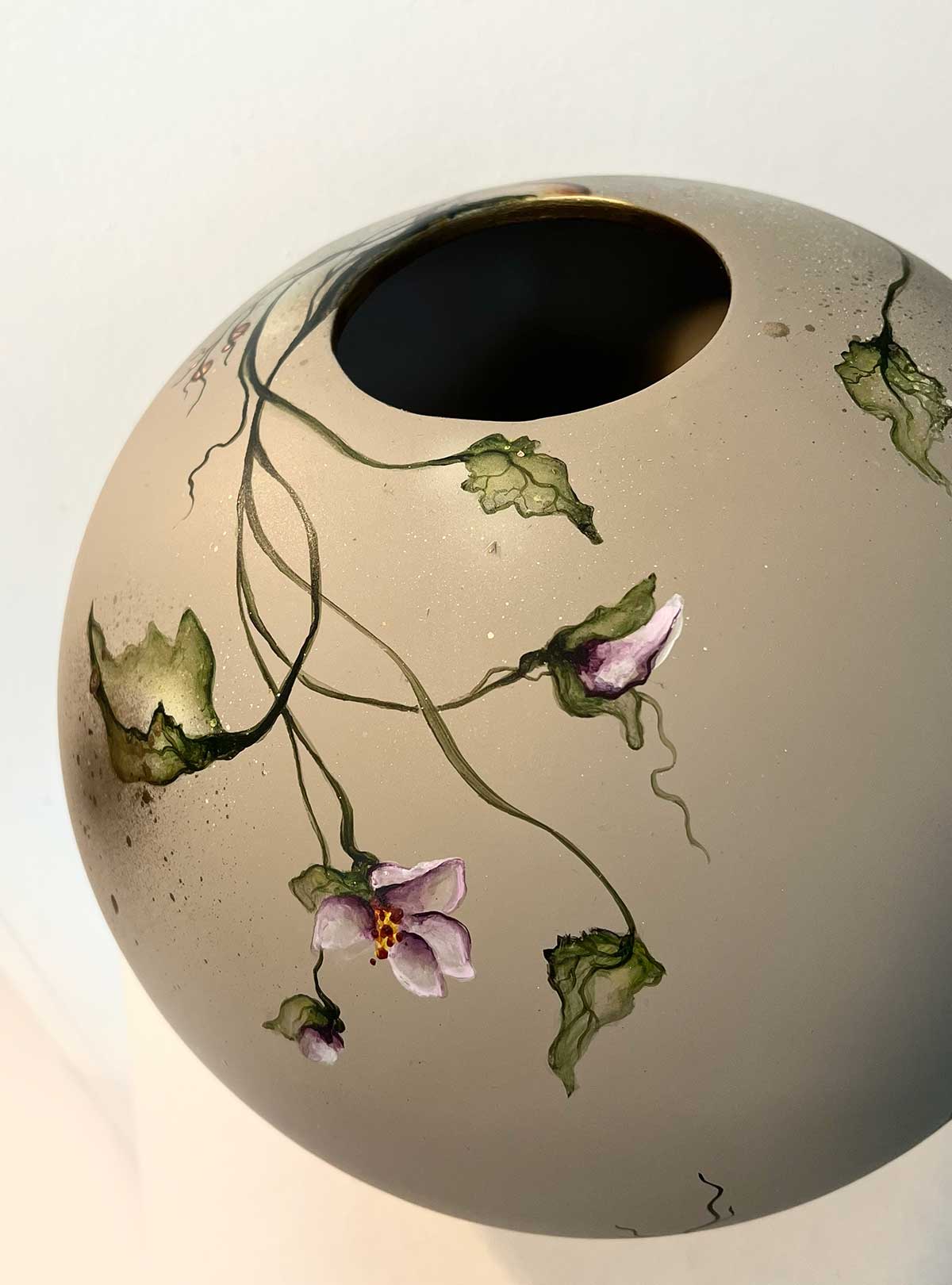 Vase med kunst. Unika blomstervase. 30 cm