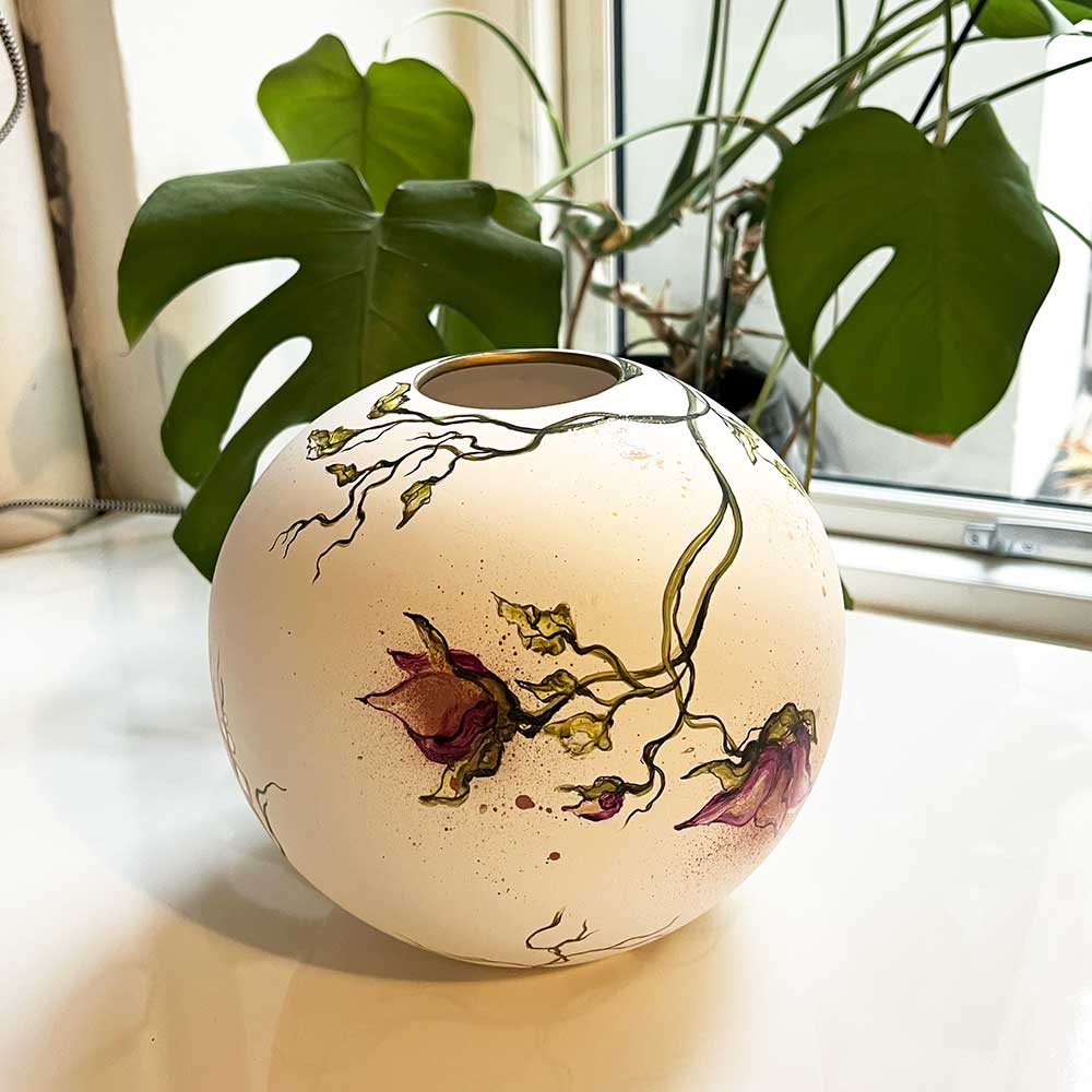 Hvid håndmalet vase 20 cm. Rikke Darling