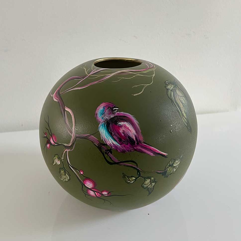 Grøn vase af kunstner Rikke Darling håndmalet