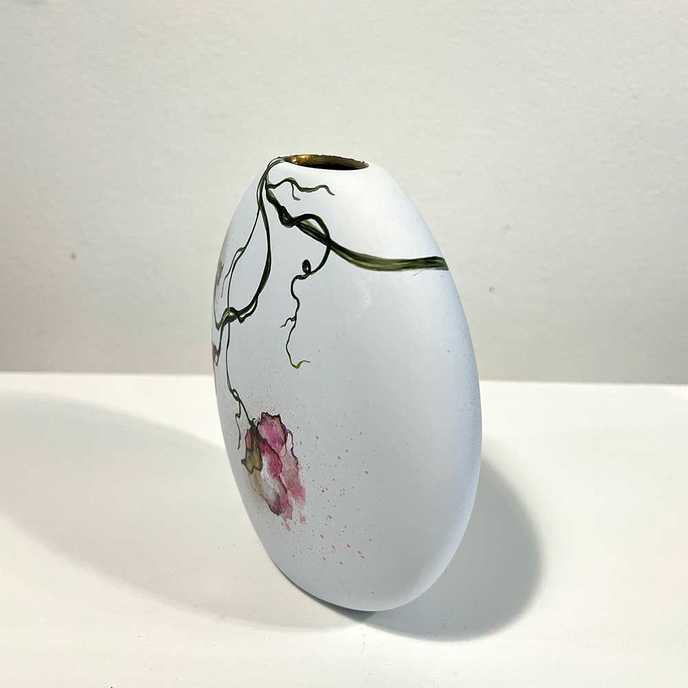 Vase 15 cm. weiße handbemalte Glasvase